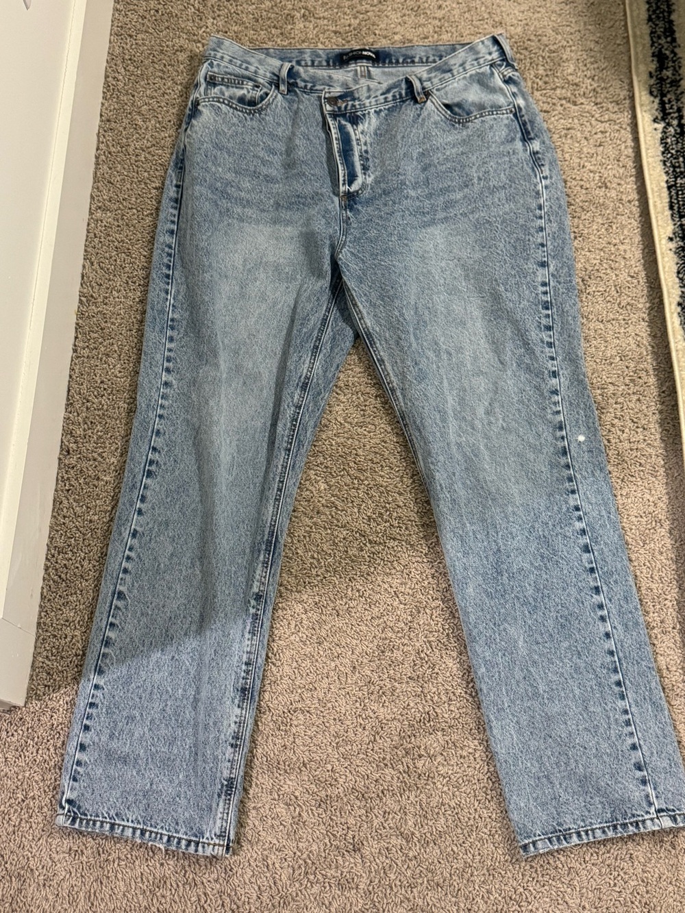Classic Light Wash Straight Leg Jeans cross over waist